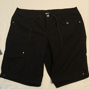 Black Bermuda shorts with bling